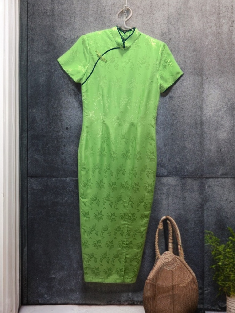 Classic Green Cheongsam Dress with Contrast Piping